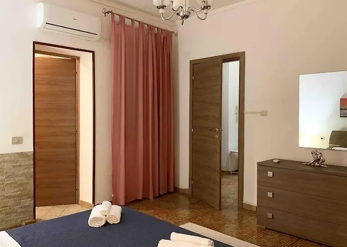 Con Portico Privato Vicino Cagliari Airport Assemini